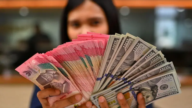 Penukaran Uang Kertas Rupiah dan Dolar AS di Jakarta - Cadangan Devisa RI September 2026