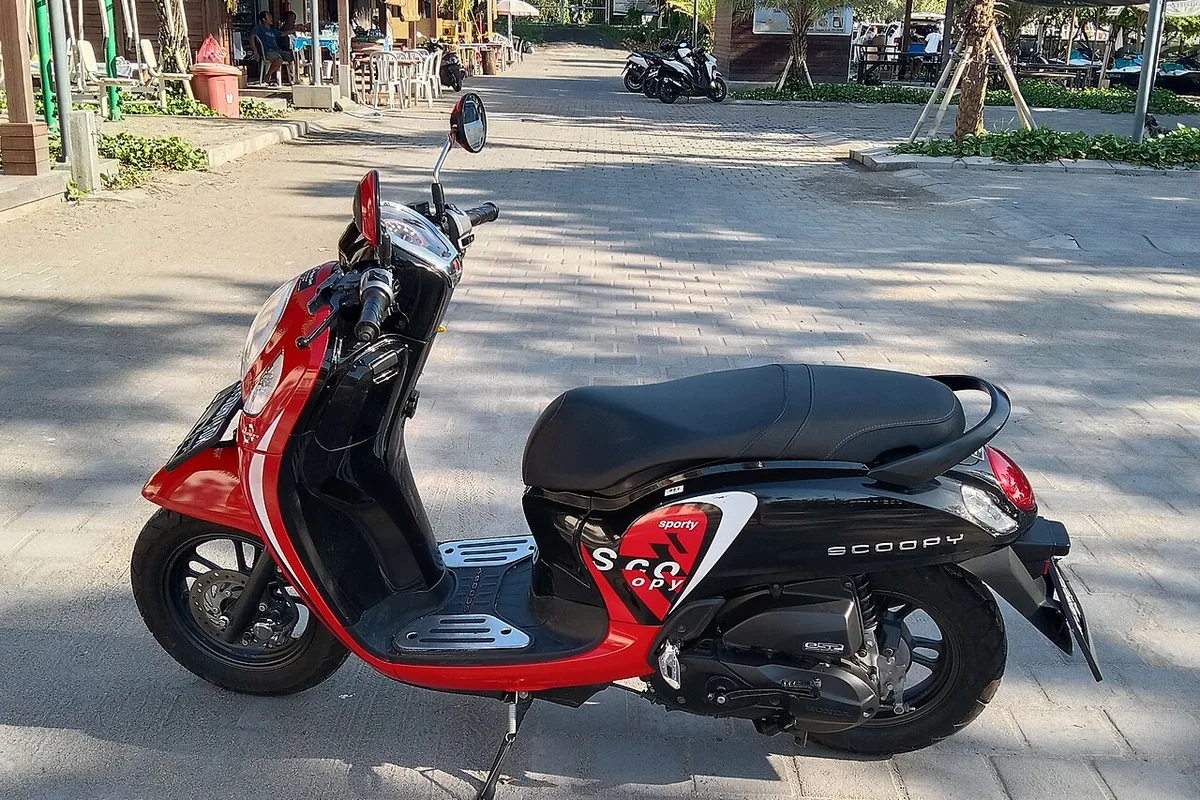 Honda Scoopy - motor matic populer yang umum diambil secara kredit di Indonesia