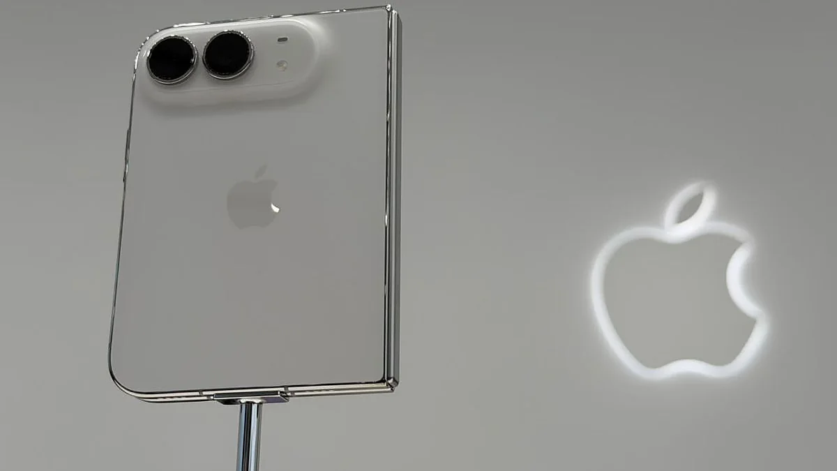 iPhone Duo warna Star White dipajang pada penyangga logam dengan latar dinding abu terang dan logo Apple menyala di sisi kanan
