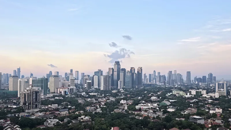 Gedung perkantoran dan kawasan properti komersial di koridor bisnis Jakarta Selatan