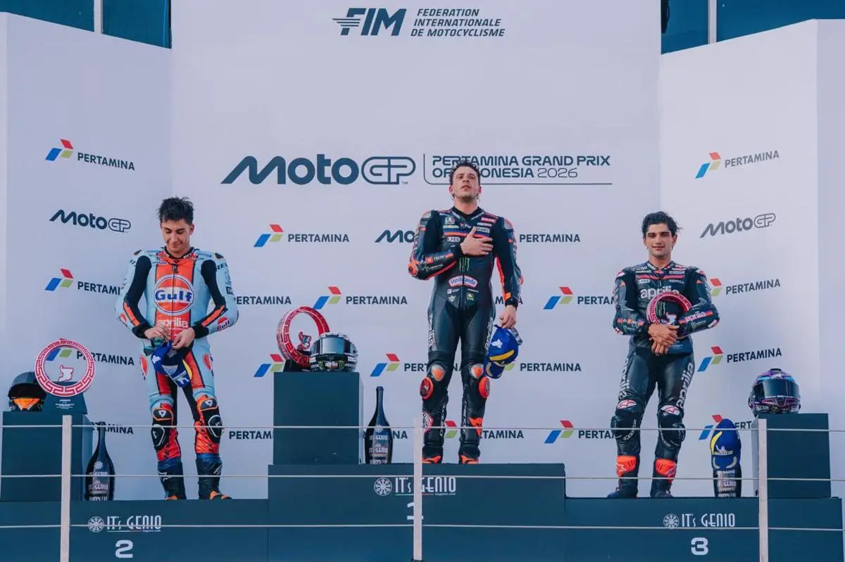 Suasana tribun Sirkuit Mandalika penuh penonton pada Pertamina Grand Prix of Indonesia 2026
