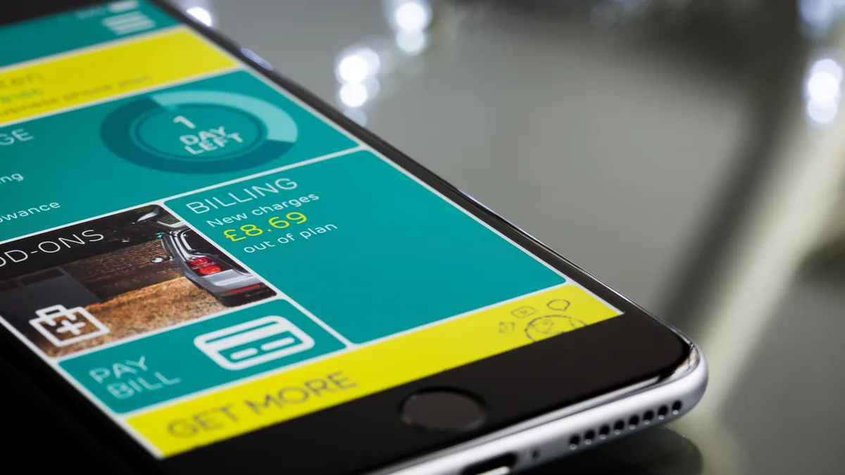 Ilustrasi aplikasi mobile banking pada layar smartphone untuk penyaluran bantuan sosial digital