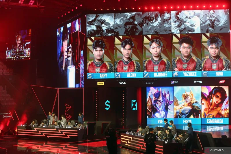 Panggung turnamen esports MLBB Indonesia dengan layar LED besar dan tim yang berlaga